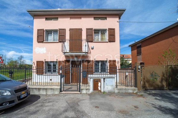 casa indipendente in vendita a Fidenza