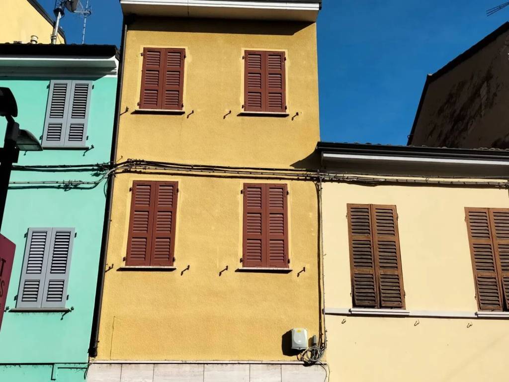casa indipendente in vendita a Fidenza