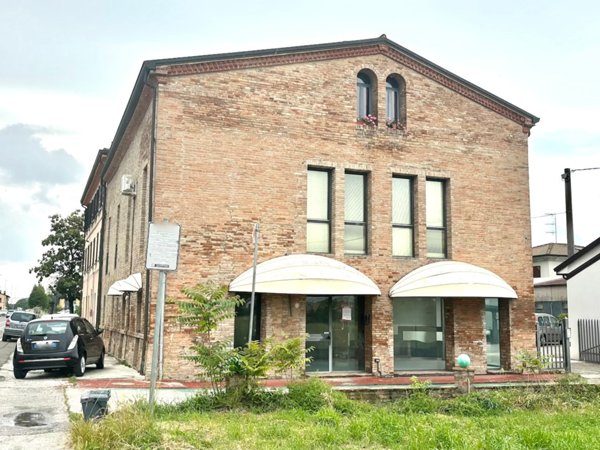 negozio in vendita a Fidenza in zona San Faustino