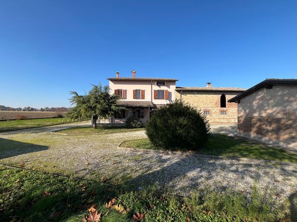 casa semindipendente in vendita a Fidenza