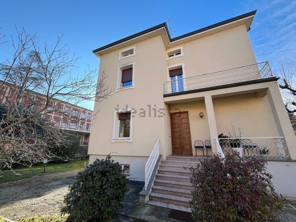 casa indipendente in vendita a Fidenza