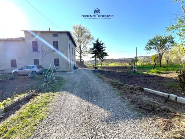 casa indipendente in vendita a Fidenza