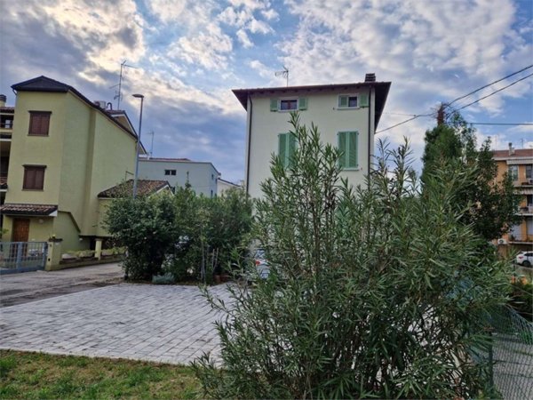 casa indipendente in vendita a Fidenza