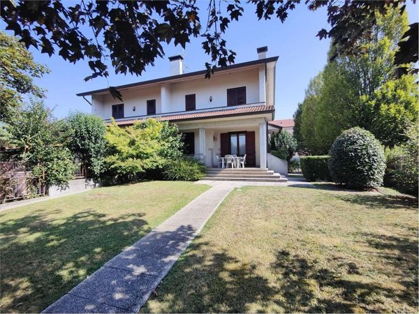 casa indipendente in vendita a Fidenza