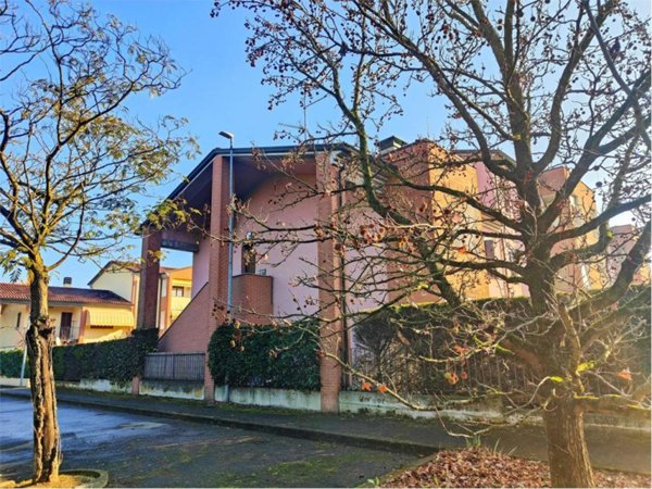 casa indipendente in vendita a Fidenza
