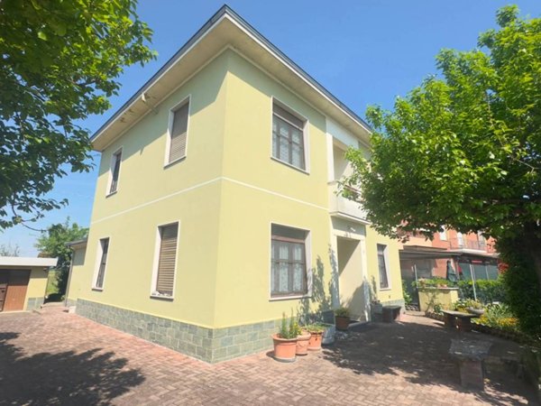 casa indipendente in vendita a Fidenza in zona Castione Marchesi