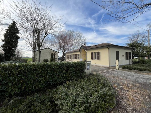 casa indipendente in vendita a Fidenza