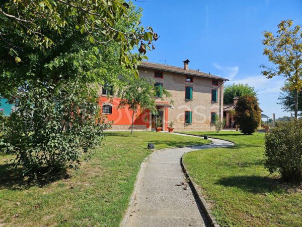 casa indipendente in vendita a Fidenza