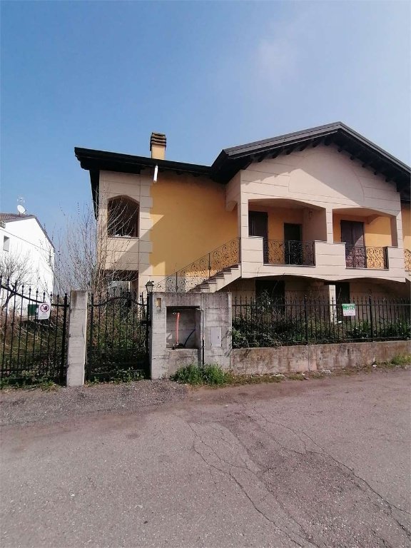 casa indipendente in vendita a Fidenza