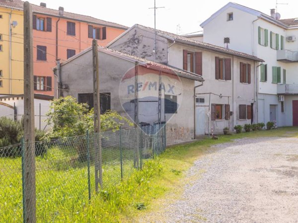 casa indipendente in vendita a Fidenza