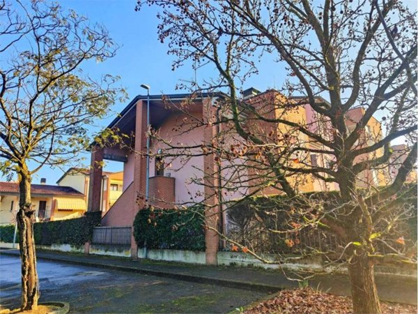 casa indipendente in vendita a Fidenza
