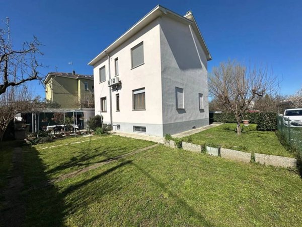casa indipendente in vendita a Fidenza
