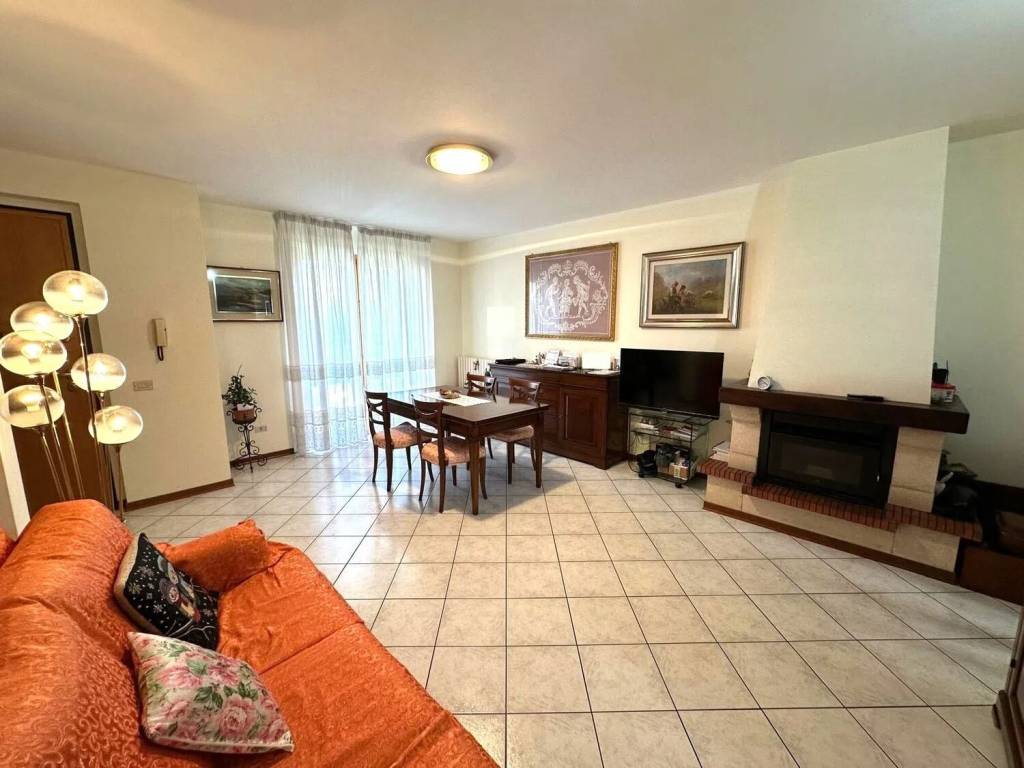 casa indipendente in vendita a Fidenza