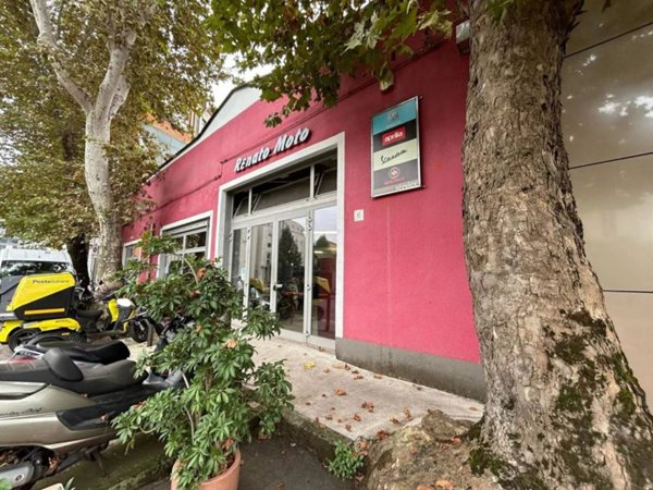 locale commerciale in vendita a Fidenza