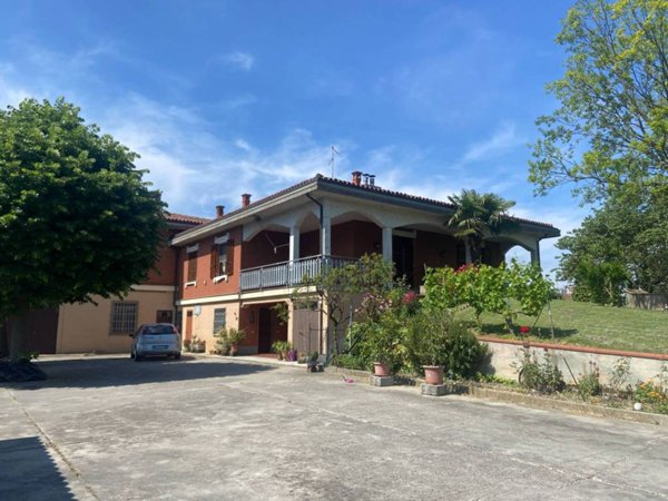 casa indipendente in vendita a Fidenza