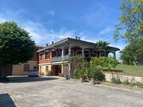 casa indipendente in vendita a Fidenza