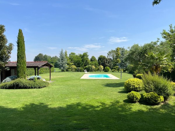 casa indipendente in vendita a Fidenza
