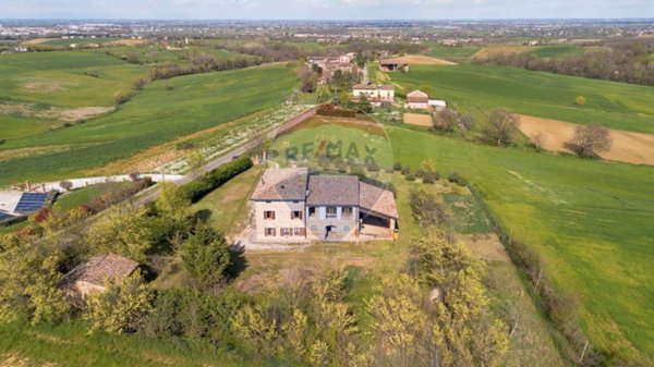 casa indipendente in vendita a Fidenza