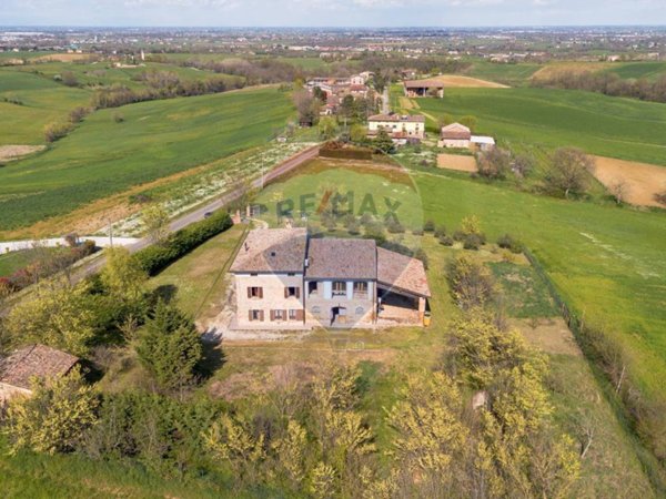 casa indipendente in vendita a Fidenza