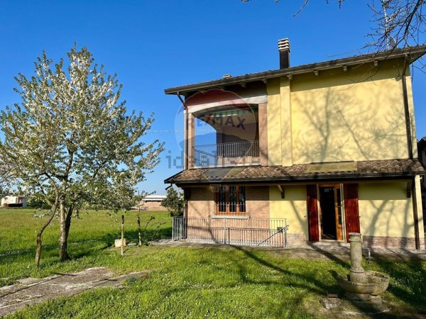 casa indipendente in vendita a Fidenza in zona Fornio