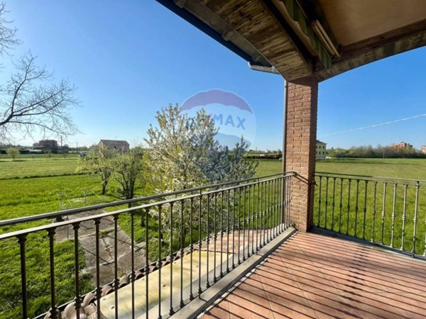 casa indipendente in vendita a Fidenza in zona Fornio