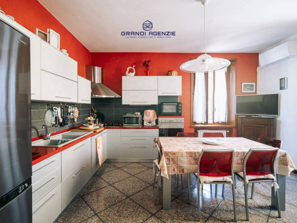 casa indipendente in vendita a Fidenza