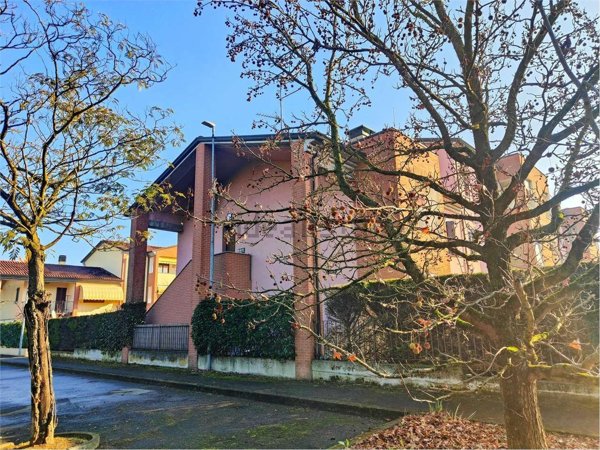 casa indipendente in vendita a Fidenza