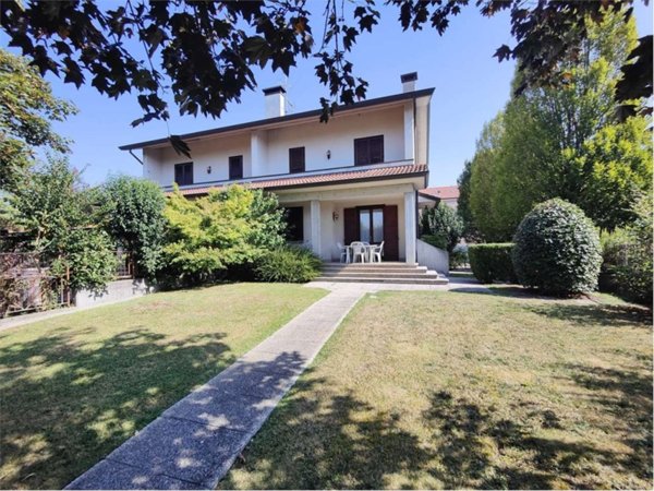 casa indipendente in vendita a Fidenza