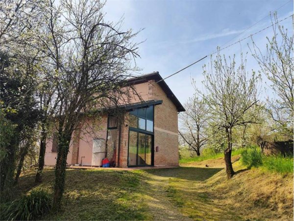 casa indipendente in vendita a Fidenza