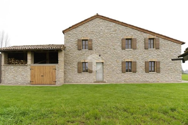 casa indipendente in vendita a Fidenza
