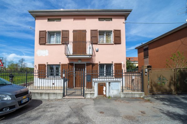 casa indipendente in vendita a Fidenza
