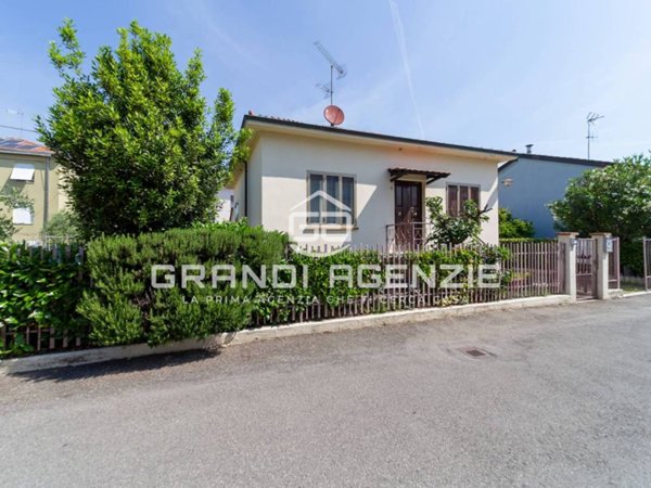 casa indipendente in vendita a Fidenza