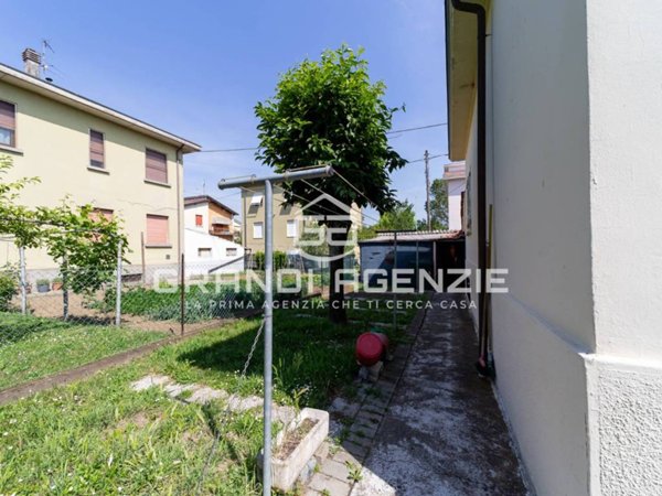 casa indipendente in vendita a Fidenza