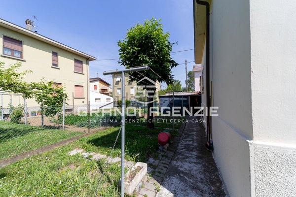 casa indipendente in vendita a Fidenza