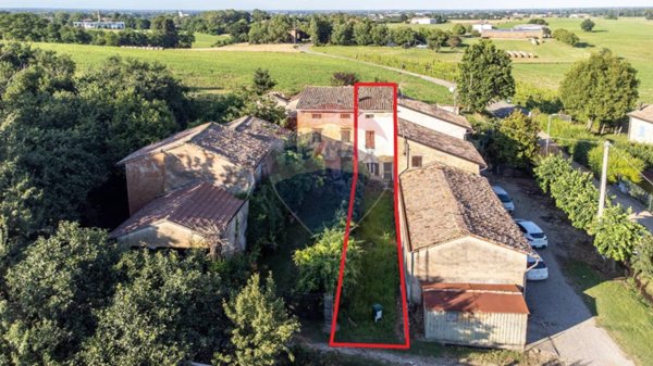 casa indipendente in vendita a Fidenza in zona Fornio