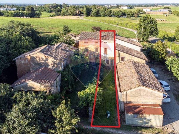 casale in vendita a Fidenza in zona Fornio