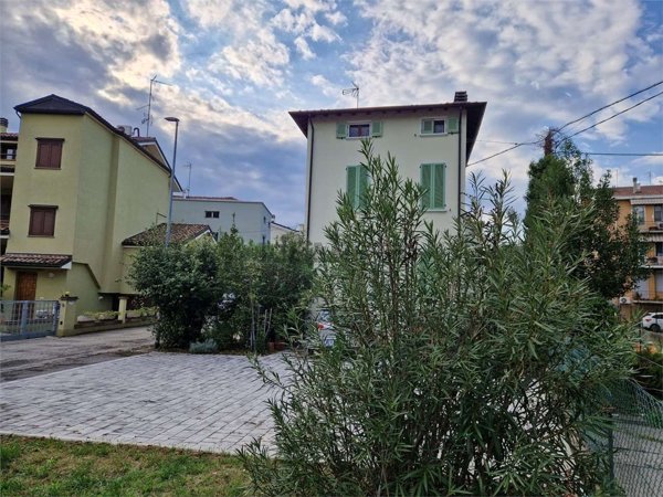 casa indipendente in vendita a Fidenza
