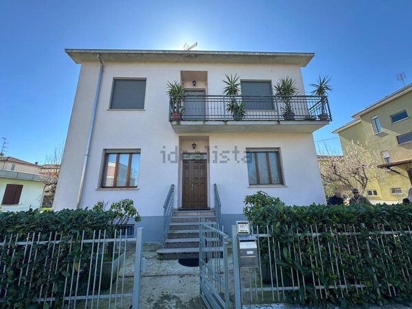 casa indipendente in vendita a Fidenza