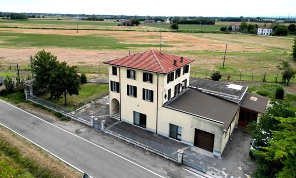 casa indipendente in vendita a Fidenza in zona Castione Marchesi