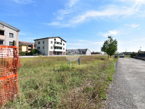 terreno edificabile in vendita a Fidenza
