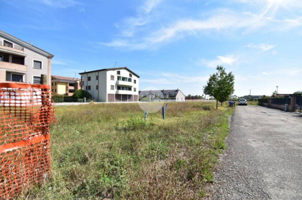 terreno edificabile in vendita a Fidenza