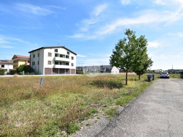 terreno edificabile in vendita a Fidenza