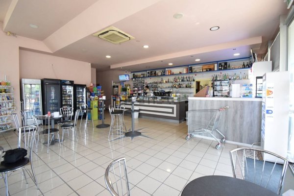 locale commerciale in vendita a Fidenza