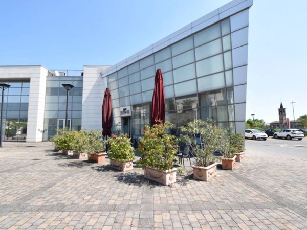 locale commerciale in vendita a Fidenza