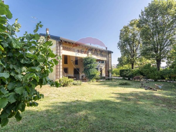 casa indipendente in vendita a Fidenza