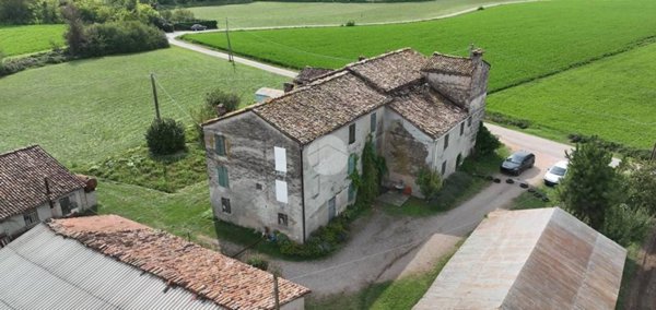 casa indipendente in vendita a Fidenza