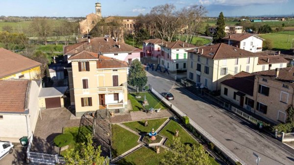casa indipendente in vendita a Fidenza in zona Castione Marchesi
