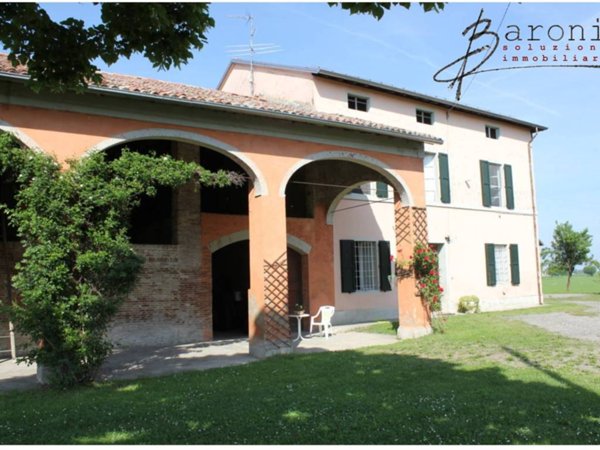 casa indipendente in vendita a Fidenza