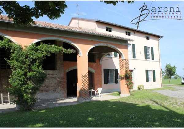 casa indipendente in vendita a Fidenza