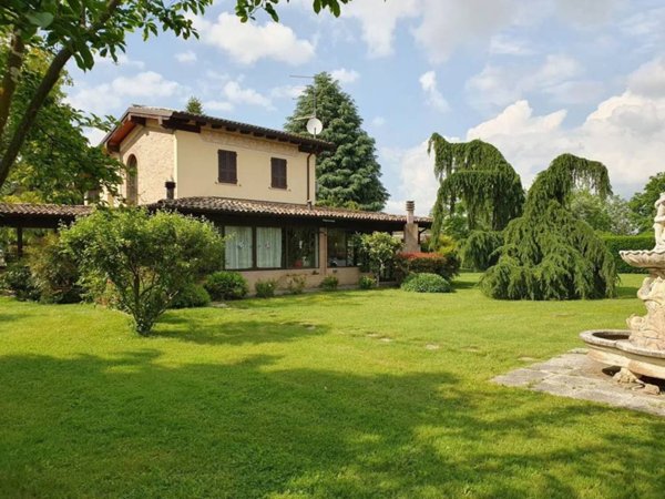 casa indipendente in vendita a Fidenza